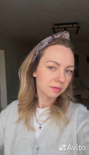 Ободок с узлом из жаккарда Gucci пчелы серый