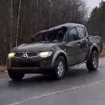 Mitsubishi L200 2.5 MT, 2010, битый, 230 000 км, с пробегом, цена 550 000 руб.