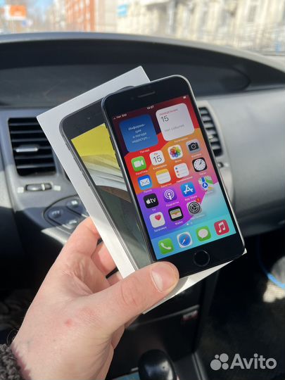iPhone SE (2020), 64 ГБ