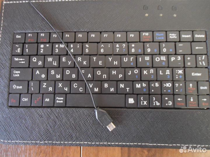 Клавиатура-чехол для планшета