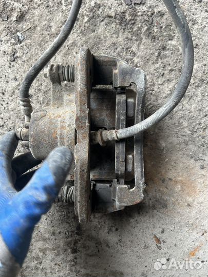 Суппорт передний левый honda civic eu