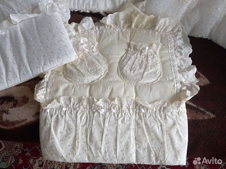 Комплект в детскую кроватку с балдахином