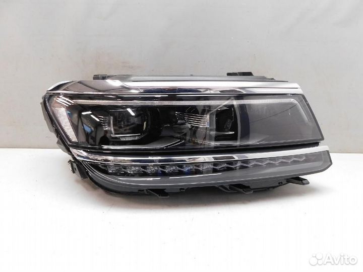 Фара правая Volkswagen Tiguan