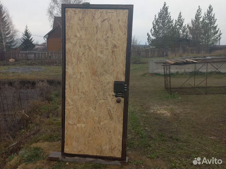 Металлическая дверь бу