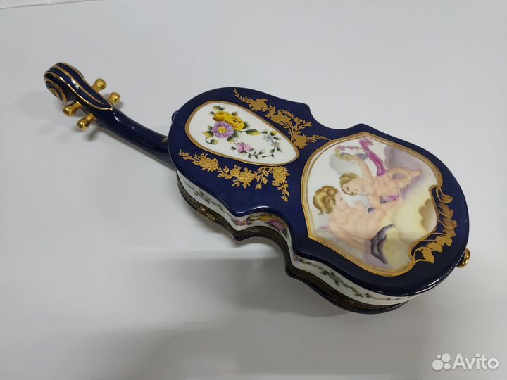 Антикварная шкатулка в виде Скрипки