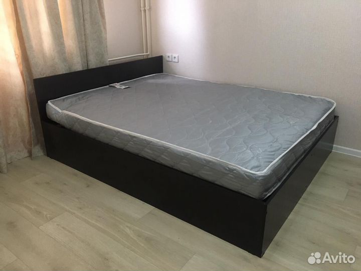 Кровать