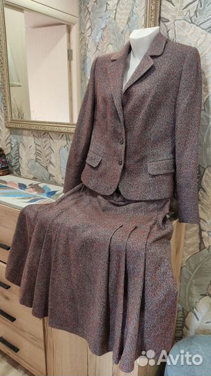 Костюм женский юбка и пиджак 46