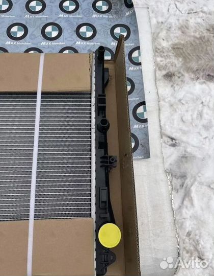 Радиатор охлаждения Mercedes