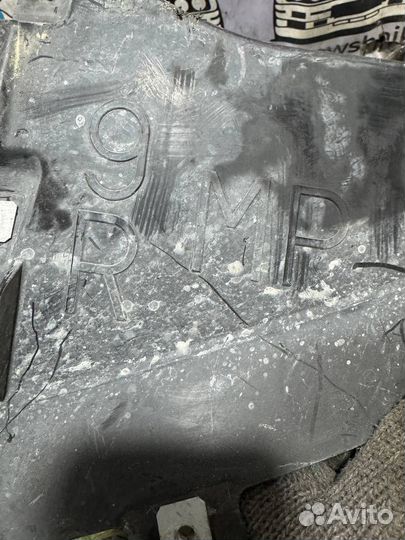 Пыльник крыла передний правый BMW 3 E90/E91 E90