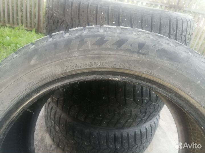 Bridgestone Blizzak Spike-02 SUV 255/50 R20 109T
