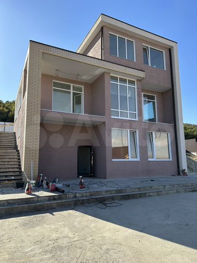 Дом 286 м² на участке 9,5 сот.