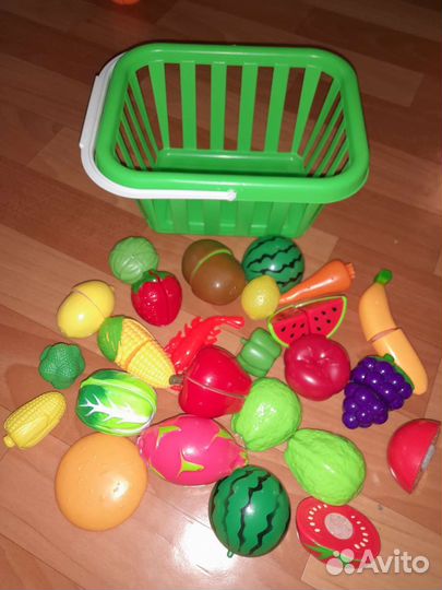 Корзина и овощи-фрукты