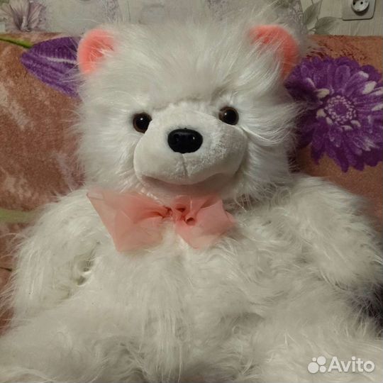 Большой белый мишка