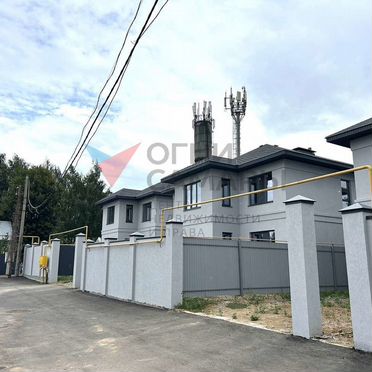 Коттедж 250 м² на участке 7 сот.