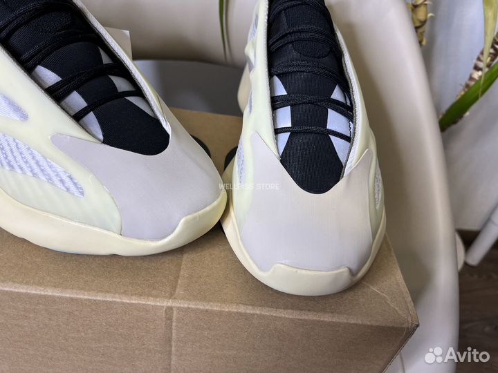 Кроссовки Adidas Yeezy 700 v3 Azael