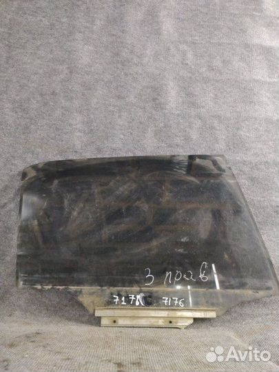 Стекло заднее правое Toyota Auris E150 1znfe 2009