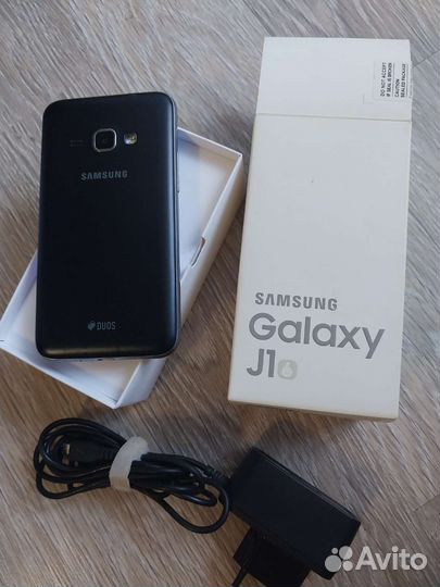 Телефон Samsung galaxy j1