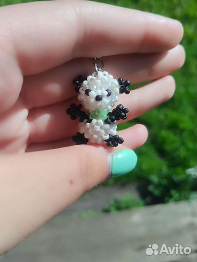 Брелок пандочка из бисера