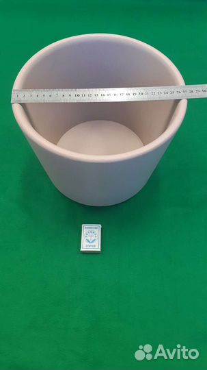 Большой цветочный горшок