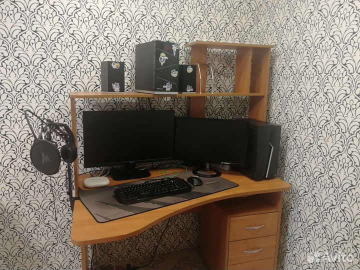 Компьютерный стол