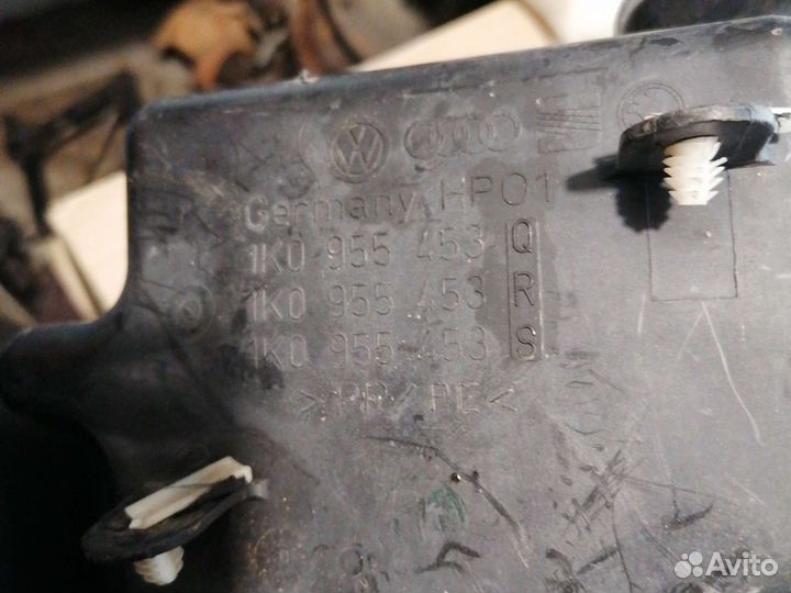 Бачек омывателя фольцваген тауран