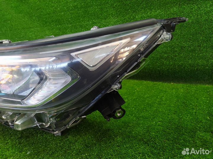 Фара передняя левая Toyota Rav-4 50 2021