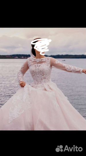 Свадебное платье со шлейфом