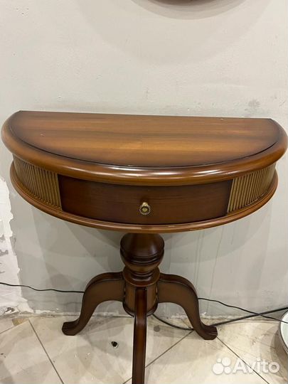 Тумба с зеркалом в прихожую