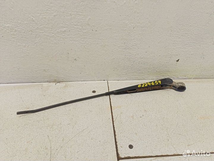 Поводок стеклоочистителя задний