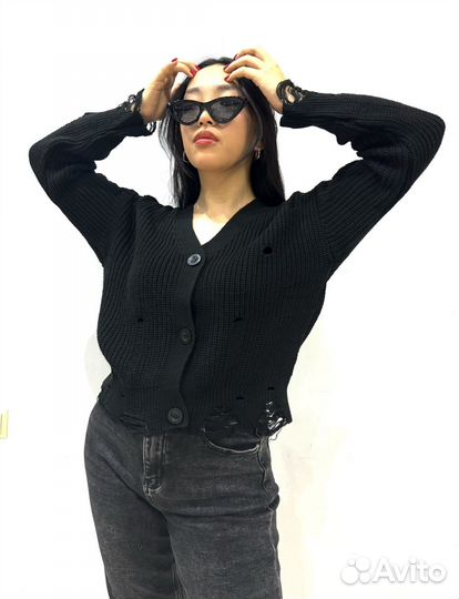 Женский кардиган рваный чёрный укороченный