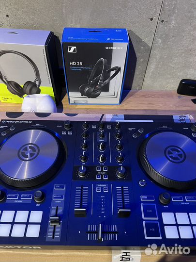 DJ контроллер Traktor S2MK3