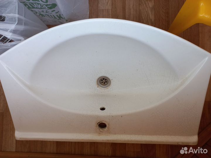 Тумба для ванной с раковиной и зеркалом