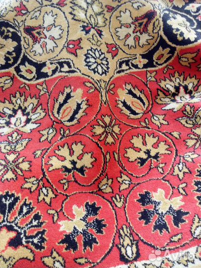 Шерстяной ковер