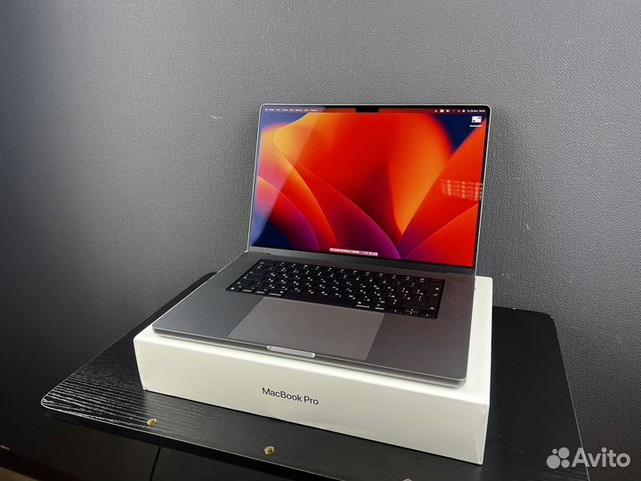 MacBook Pro 16 late 2021 m1 pro новый