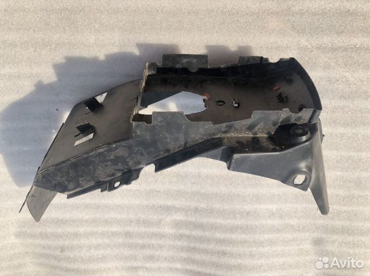 Suzuki RF 400 внутренний пластик задней части