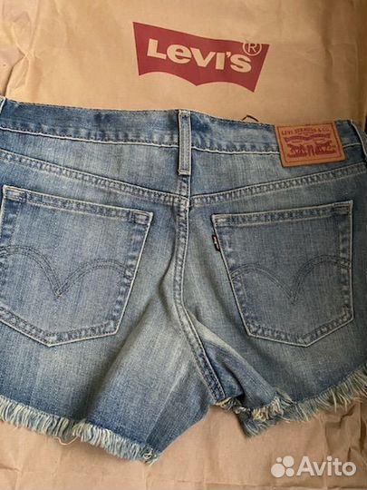 Продаю джинсовые шорты Levis