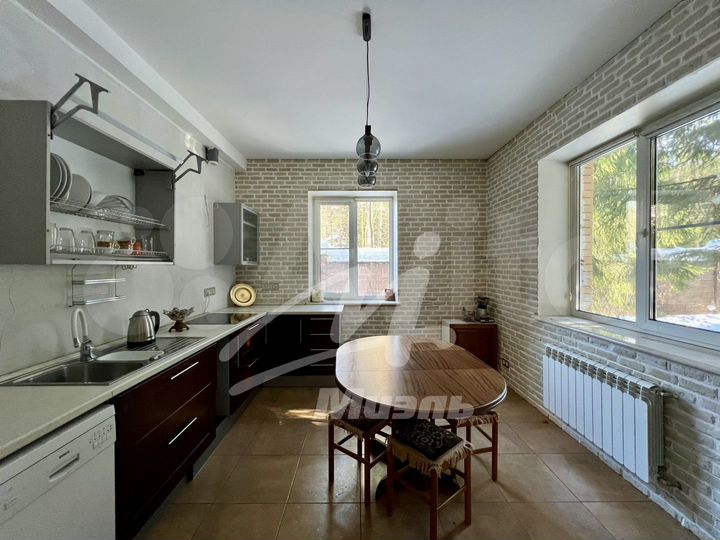 Коттедж 235 м² на участке 26 сот.