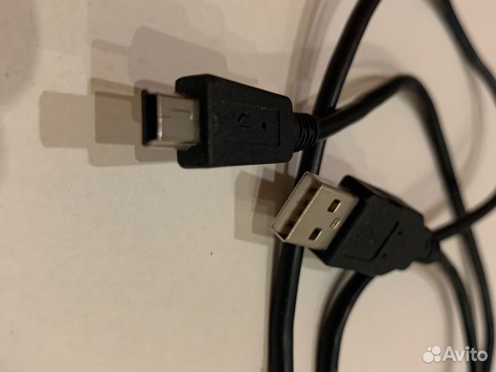 Кабель с разъемами USB-A на USB mini-B