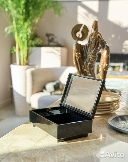 Музыкальная шкатулка «Ирисы», 80-е гг., Япония