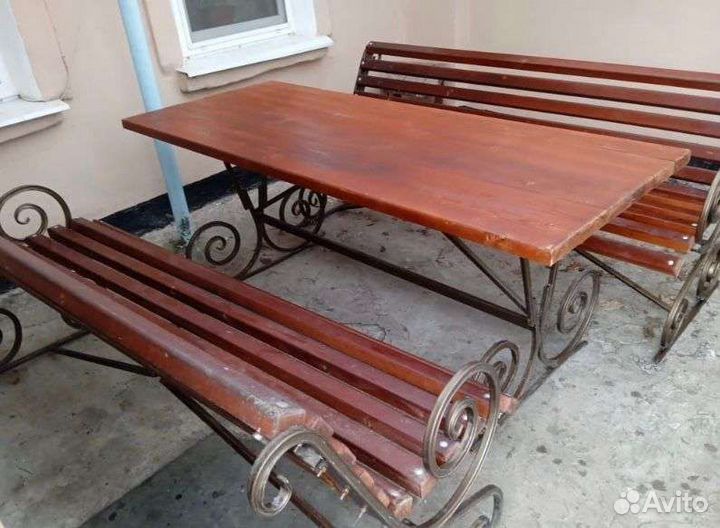 Садовый стол и скамейки