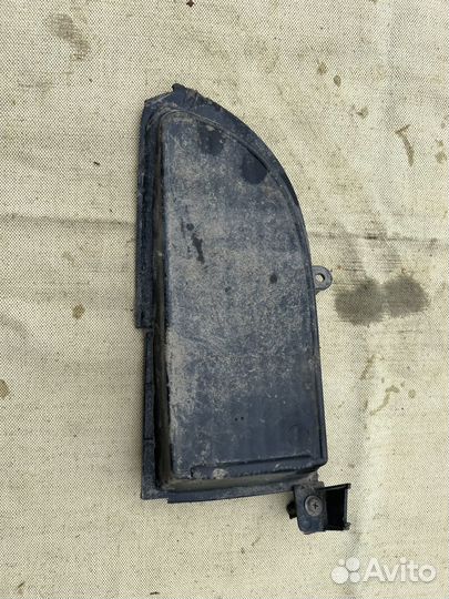 Заглушка противотуманки lancer 9