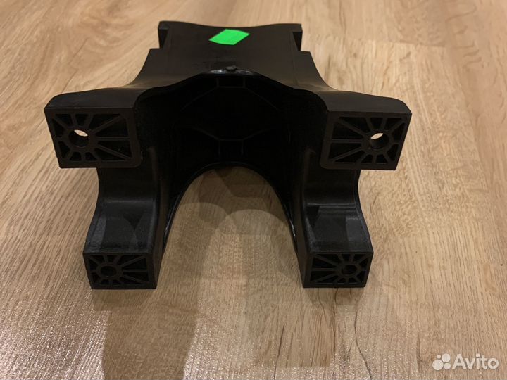 Кронштейн подлокотника Skoda Rapid