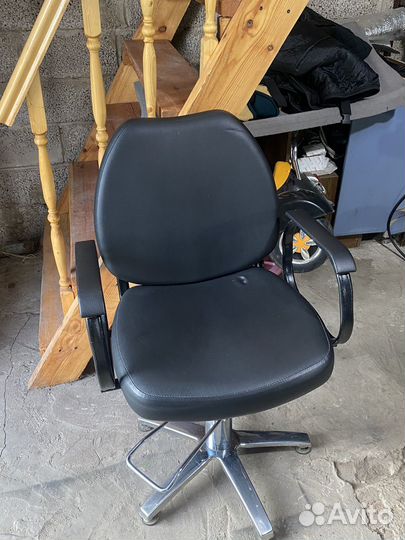 Парикмахерское кресло