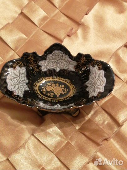 Конфетница на ножке