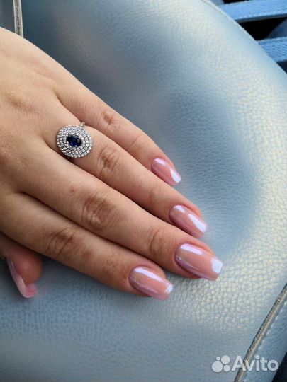 Модель на маникюр