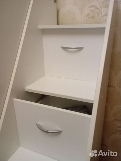 Детская кровать, чердак