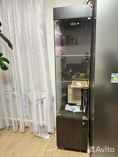 Шкаф витрина