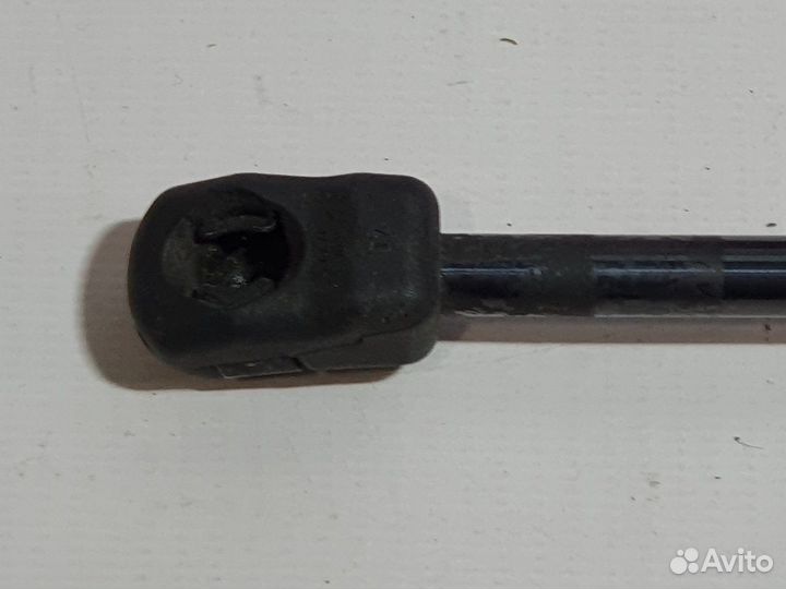 Амортизатор капота Volkswagen Passat 3C2 BVY 2007