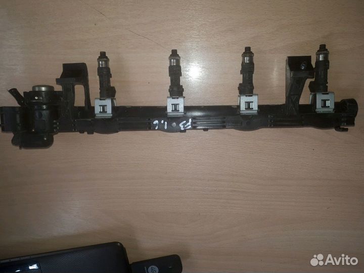 Топливная рампа в сборе Форд Фокус 3 1.6