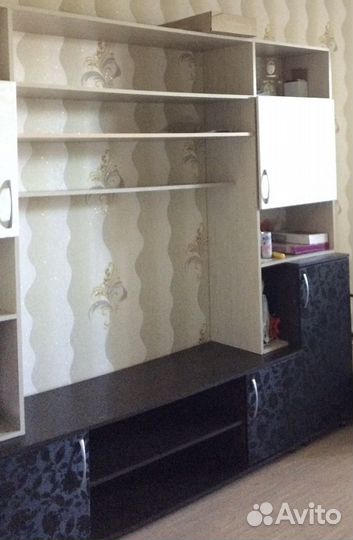 Стенка много шкафов